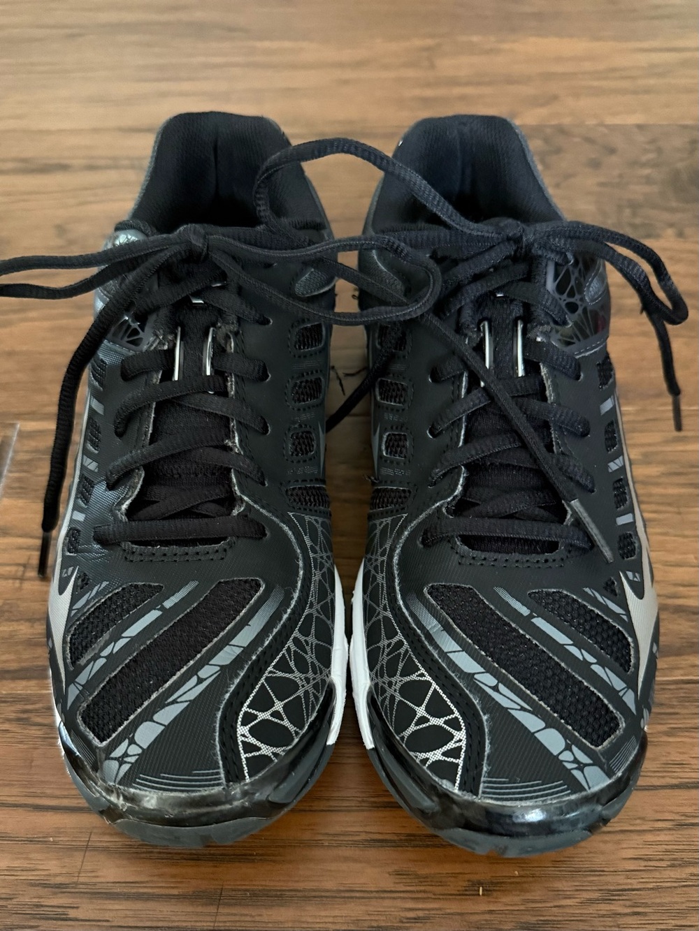 Mizuno Wave Voltage Volleyball Court Shoes Women's 8.5 Black Silver Lightweight